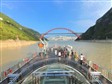 长江三峡高峡平湖5号游轮顶层甲板